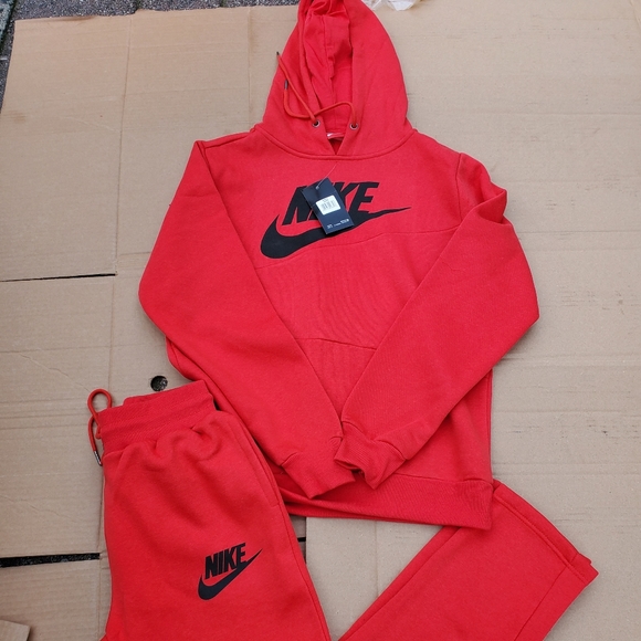 nike sweatsuit near me